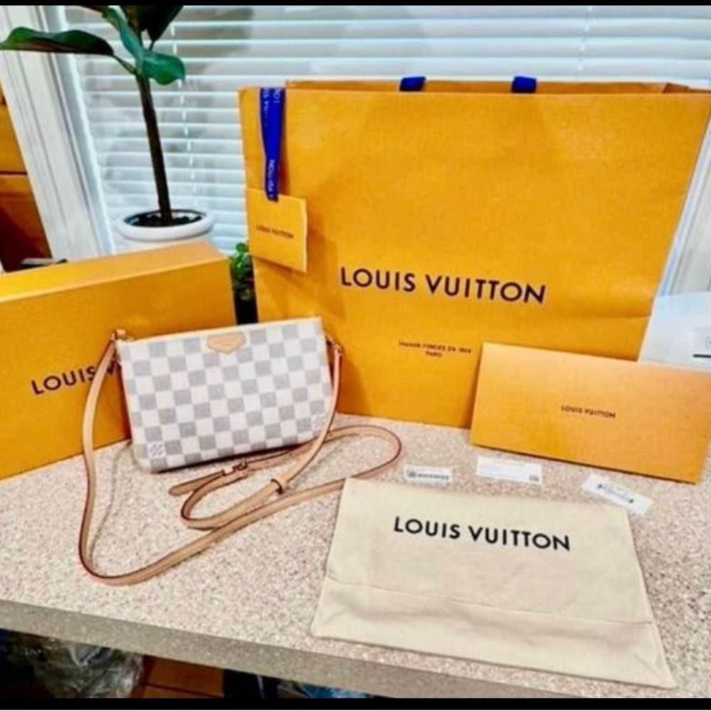 Louis Vuitton authentic Azure double zip pochette